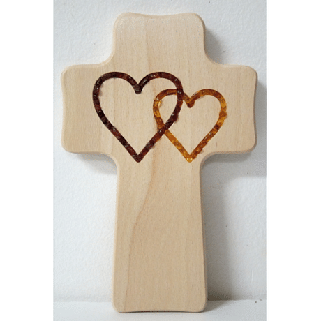Kríž: drevený, 2 jantárové srdcia