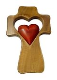 Kríž: srdce v srdci, drevený - hnedý