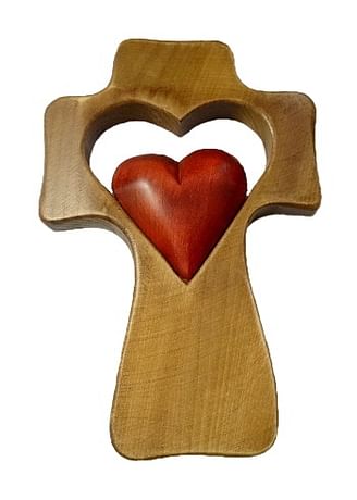 Kríž: srdce v srdci, drevený - hnedý