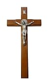 Kríž: drevený s Benediktínskou medailou - hnedý