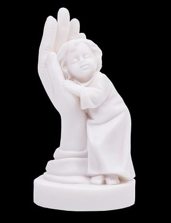 Chlapec v dlani - alabaster (930)