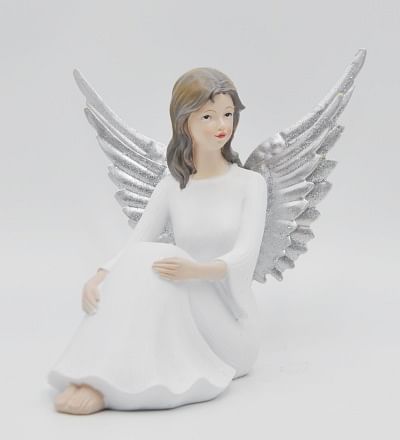 Anjel: sediaci, s krídlami striebornej farby