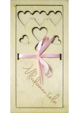 Obálka: Mladomanželia, drevená - s ružovou stužkou